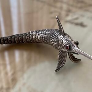 Precioso y Antiguo Pez Espada Articulado fabricado en Plata de Ley