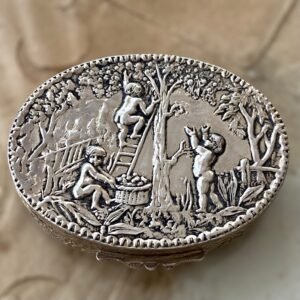 Antigua Caja De Plata decorada Con Angelitos