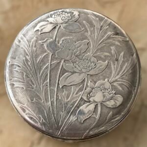 Antigua decorada con Flores en Plata de Ley - Francia Principios de Siglo  XX
