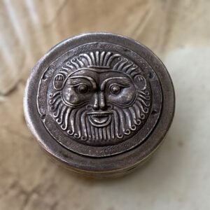 Bonita caja De Plata  Inglesa con la Figura de Dios Egipcio Bes ( El protector de la Mujeres Embarazadas)