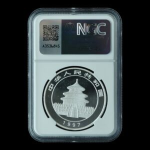 Alternative view of Panda 1997 – Moneda 10 Yuan China – 1 Onza de Plata .999 (Fecha Grande) – NGC MS69