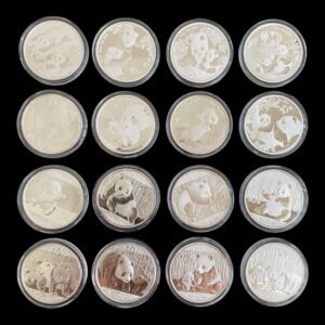 Panda 2010–2025 – Colección 16 Monedas 10 Yuan China – 1 Onza / 30 g de Plata .999 en Estuche de Madera