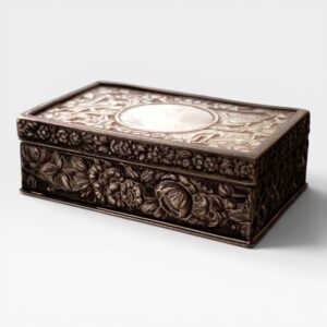 Alternative view of Pastillero Español de Plata con Nácar Tallado – Caja Antigua de Plata – Principios del Siglo XX