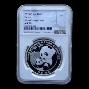 China - Panda 2019 -  Conmemorativa “ Wuhan World Stamp Exhibition” – 30 gr. Plata .999 – 10 Yuan NGC MS70