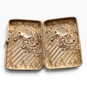 Pitillera francesa de plata de ley – Decoración repujada floral – 60,74 g – 92 × 62 × 17 mm – Con punzones franceses - Imagen 5